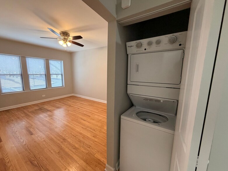 Building Photo - 2609 N Kostner Ave