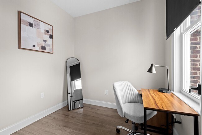 Building Photo - 3316 Summit Ave