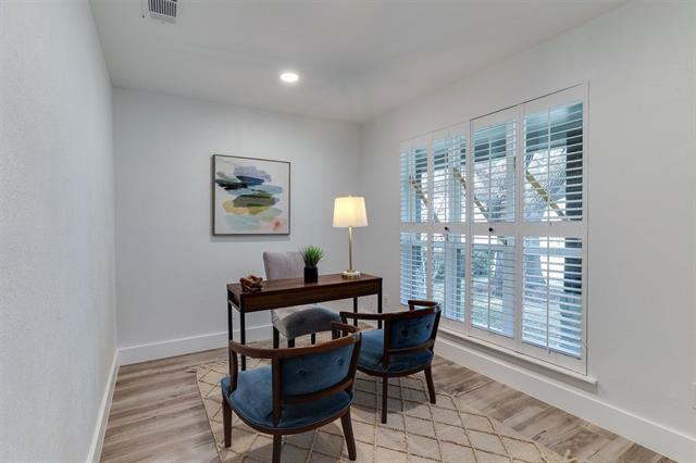 Building Photo - 9962 Larchbrook Dr