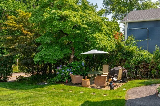 Building Photo - Lakeside Drive HOA