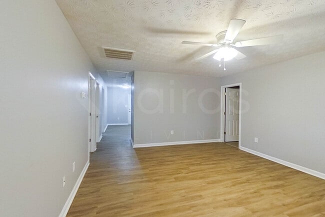 Building Photo - 100 Beaver Pointe Dr