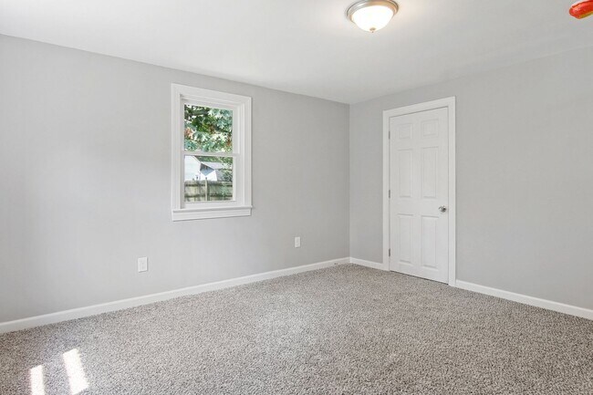 Building Photo - Coming Soon! Spacious 3 Bedroom, 1 Bath Ho...