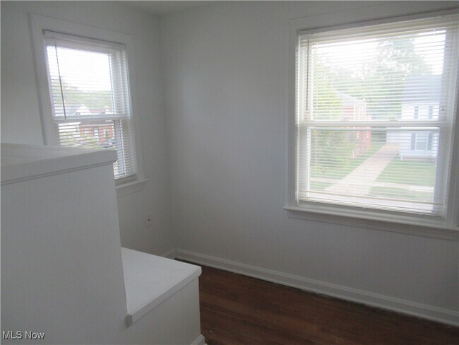 Building Photo - 39 Eldred Ave