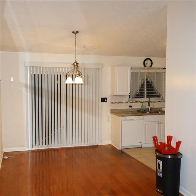 Building Photo - 2995 Meadow Wood Ct NW