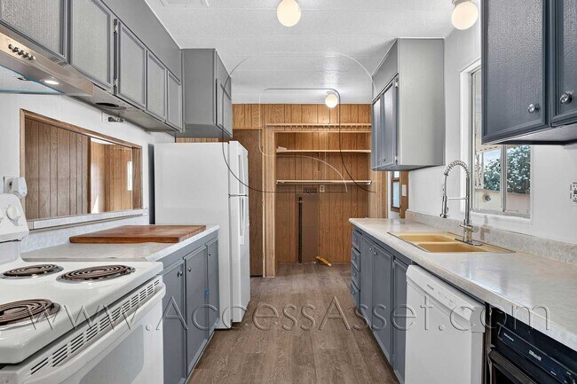 Building Photo - 16450 Monterey St