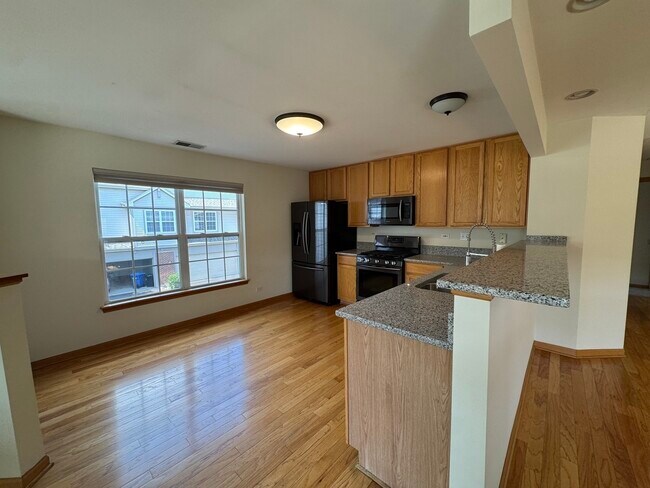 Building Photo - 2268 Vanderbilt Dr