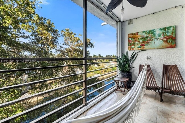 Building Photo - 120 Royal Pk Dr