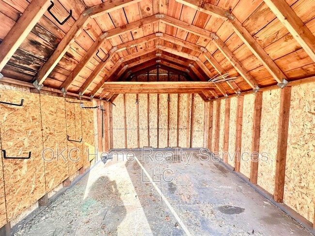 Building Photo - 401 S Bouziden Dr