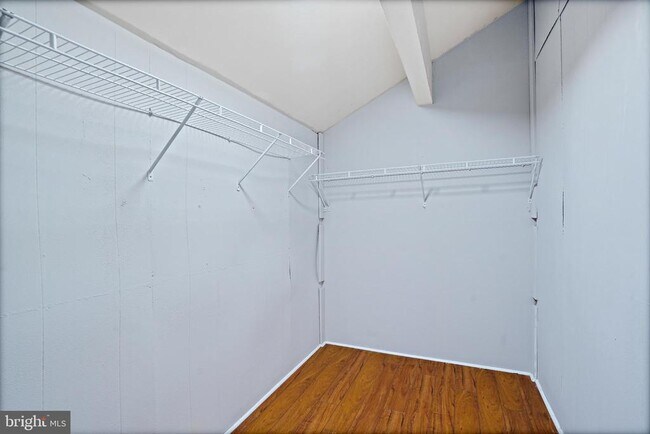 Building Photo - 1605 Carriage House Terrace