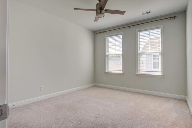 Building Photo - 612 Heartwood Ln