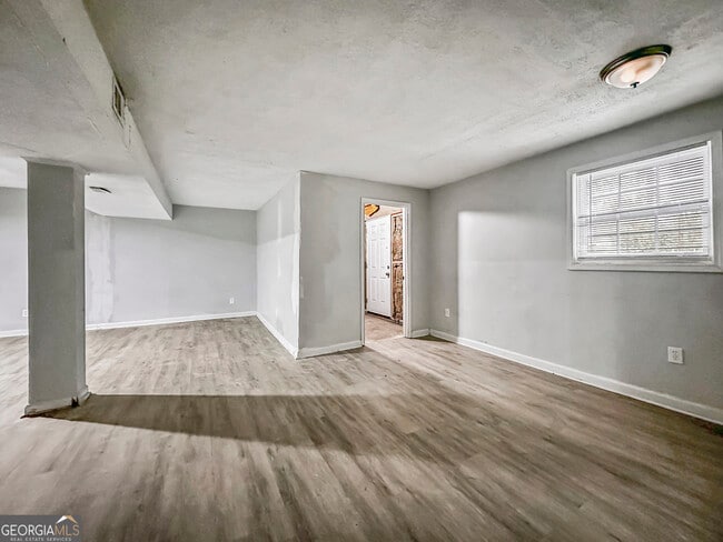 Building Photo - 4187 Clearview Dr