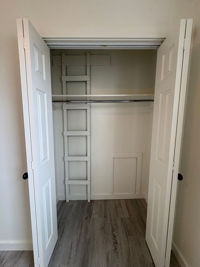 Building Photo - 2 Bedroom Across From McFerrin Park