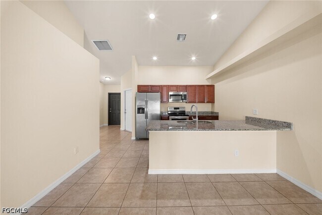 Building Photo - 2820 SW 7th Pl