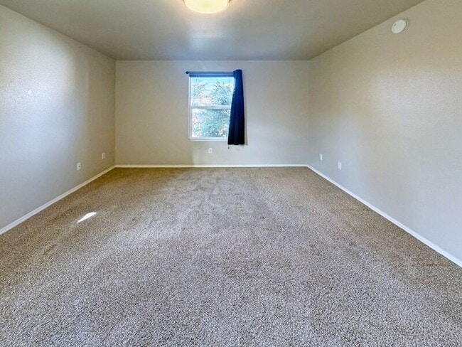 Building Photo - 573 Hanover St