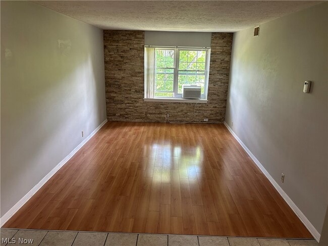 Building Photo - 7730 Ravenna Rd