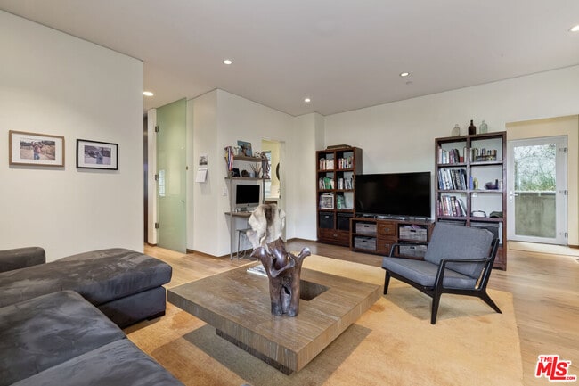 Building Photo - 1625 N Crescent Heights Blvd