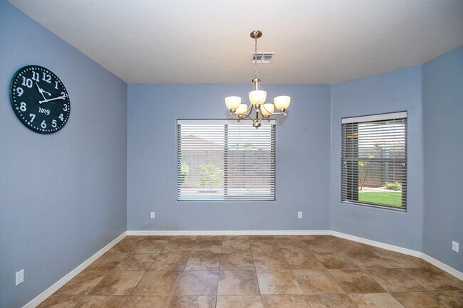 Building Photo - Spectacular open floor plan home!