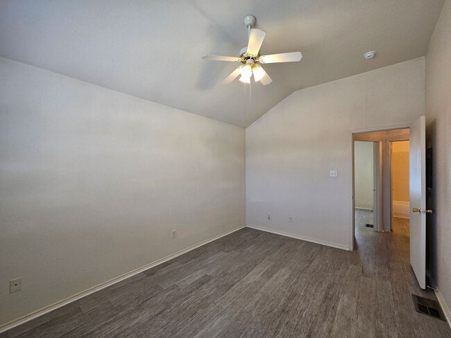 Building Photo - AVAILABLE NOW!