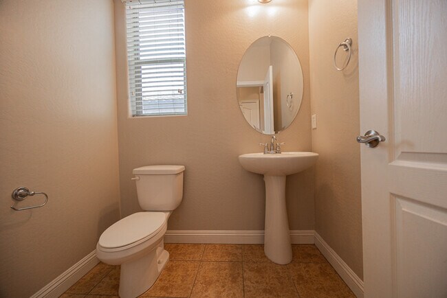 Building Photo - 3314 E Sheffield Rd