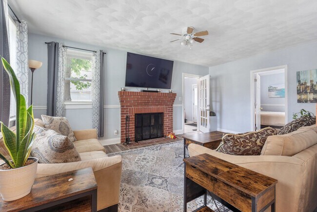 Building Photo - Welcome to this beautifully maintained 4-b...
