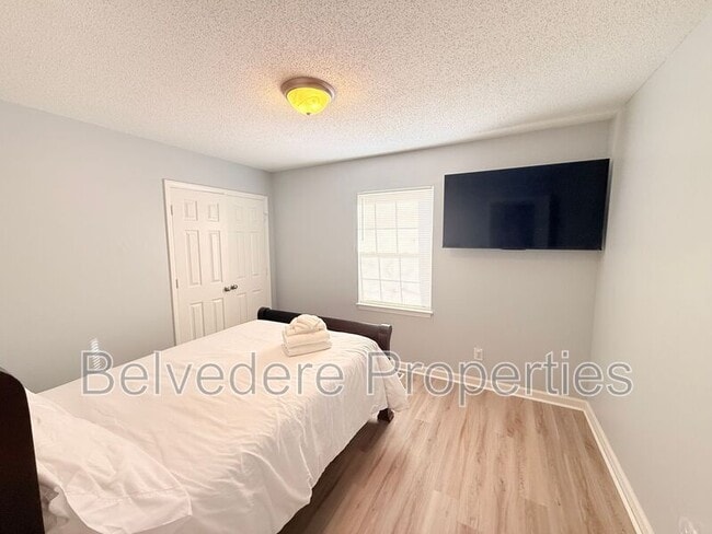 Building Photo - 415 N Dudley St