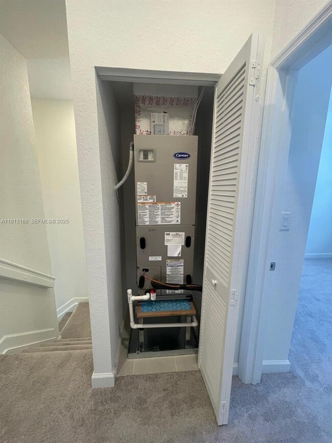 Building Photo - 1076 SE 2nd St