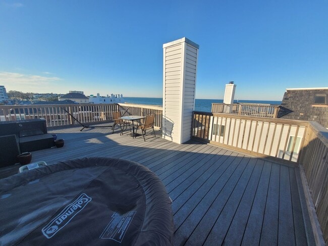 Building Photo - 2 Bedroom, 2.5 Bath Condo with with Ocean ...