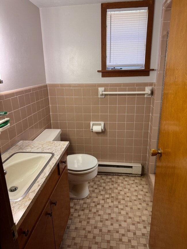 Building Photo - 3 Bedroom || 2.5 Bathroom - Single Family Home with Basement
