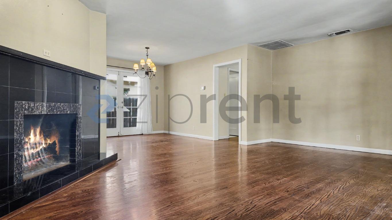 Building Photo - Unit