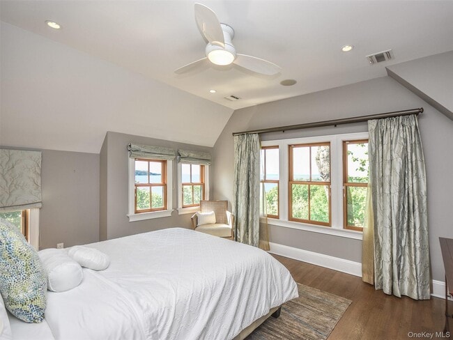 Building Photo - 290 8th Ave