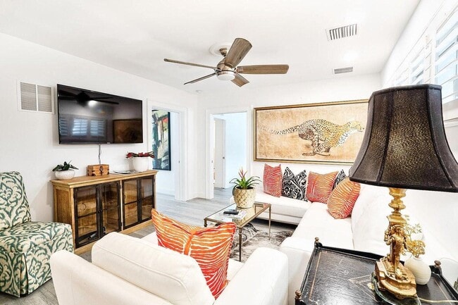 Building Photo - 246 Elwa Pl