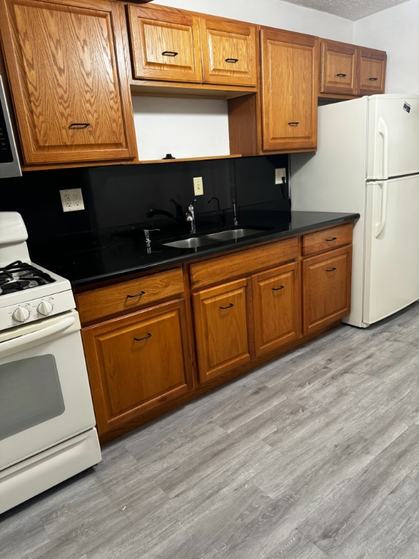 Building Photo - 5140 NE 3rd Ave