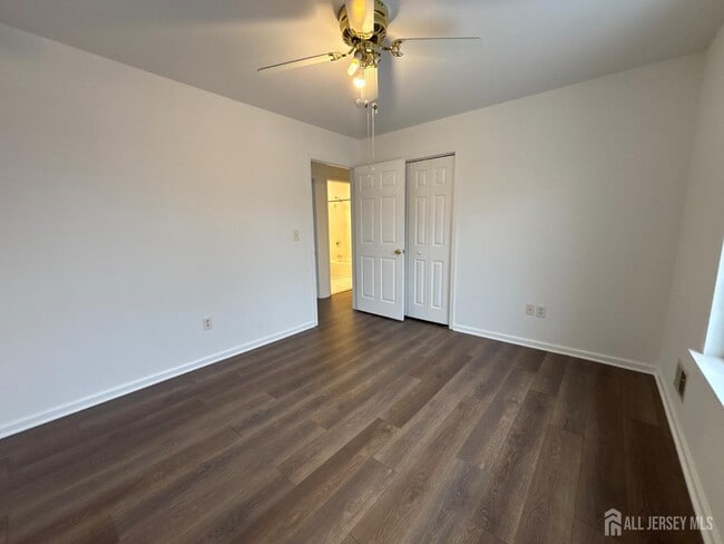 Building Photo - 921 Walnut St