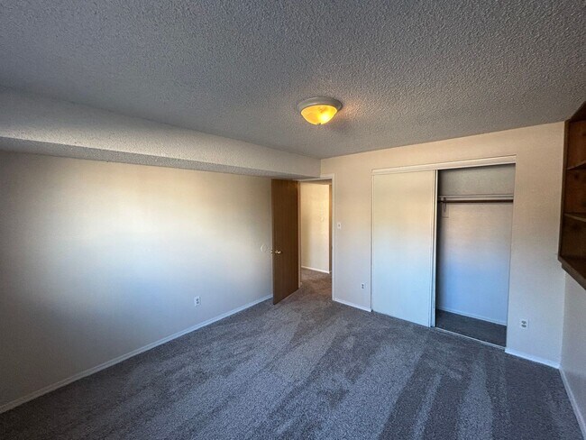 Building Photo - 2223 Ptarmigan Ln