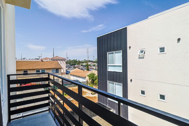 Building Photo - 5932 Lemp Ave