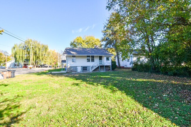 Building Photo - Huron House