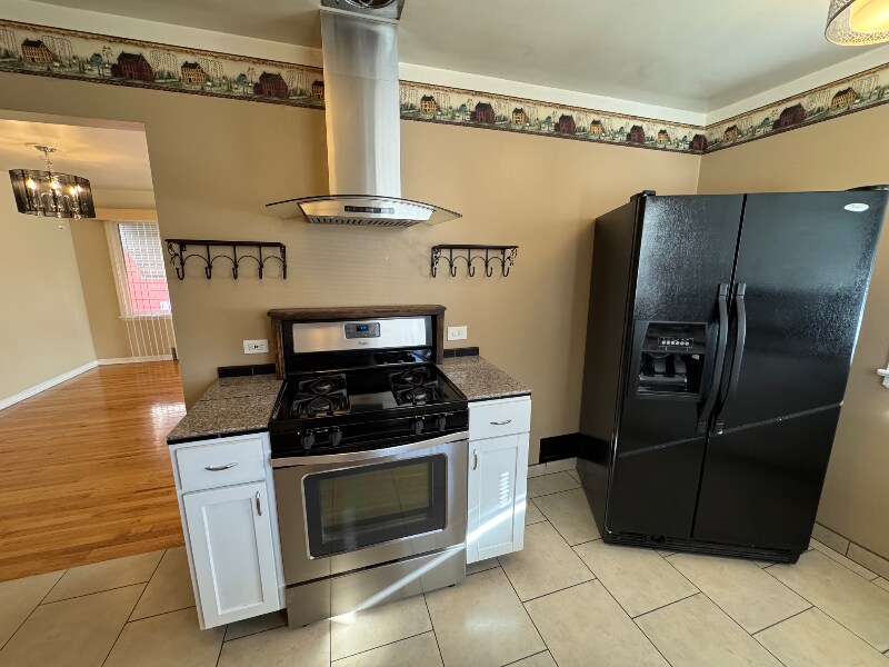 Building Photo - 825 E 35th Ave