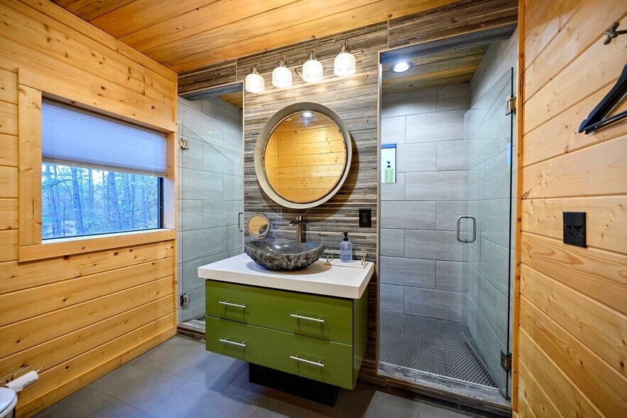 Building Photo - 173 Guppy Ln