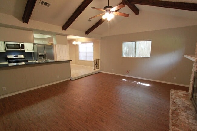 Building Photo - East Austin 4BR Gem on Cul-de-Sac w/ Spacious Lot & Updates