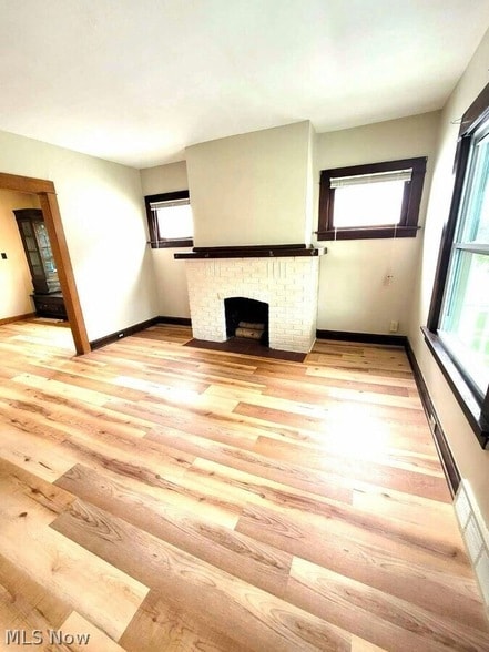 Building Photo - 1303 Lakeland Ave