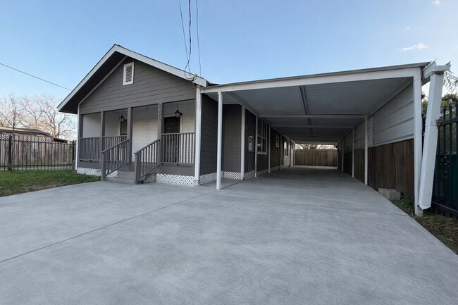 Building Photo - 8226 Harding St