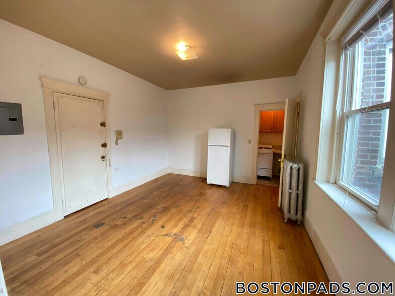 Building Photo - 46 Westland Ave
