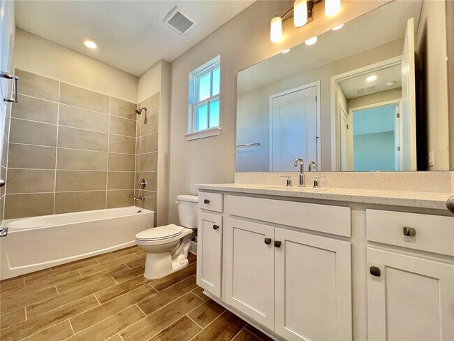 Building Photo - 10552 Pearson Ave