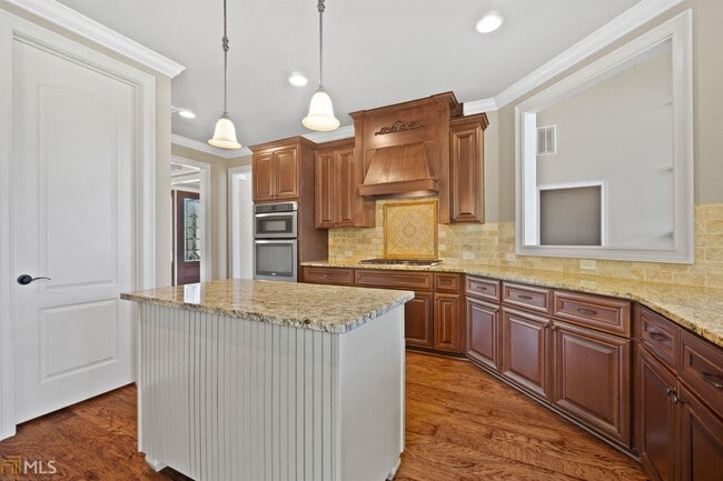 Building Photo - 2481 Lake Erma Dr