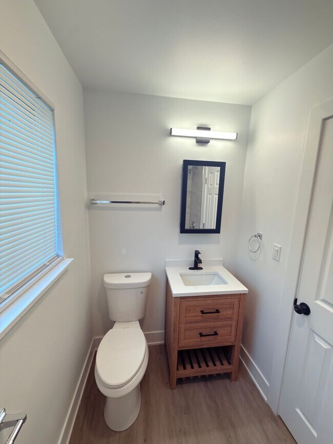 Building Photo - Available September 1 – Renovated 3BR Townhome with 2,400 Sq. Ft. in Joliet!