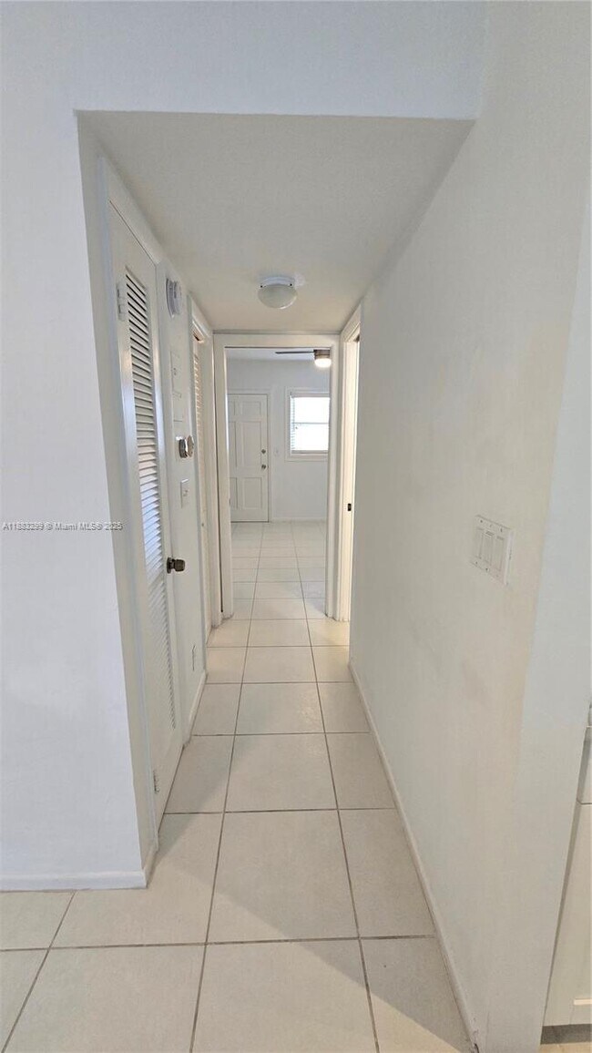Building Photo - 467 Golden Isles Dr