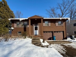 Building Photo - Three Bedroom Home in Portage