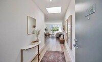 Building Photo - "Chic 1-Bedroom Retreat in Oakland with Ha...