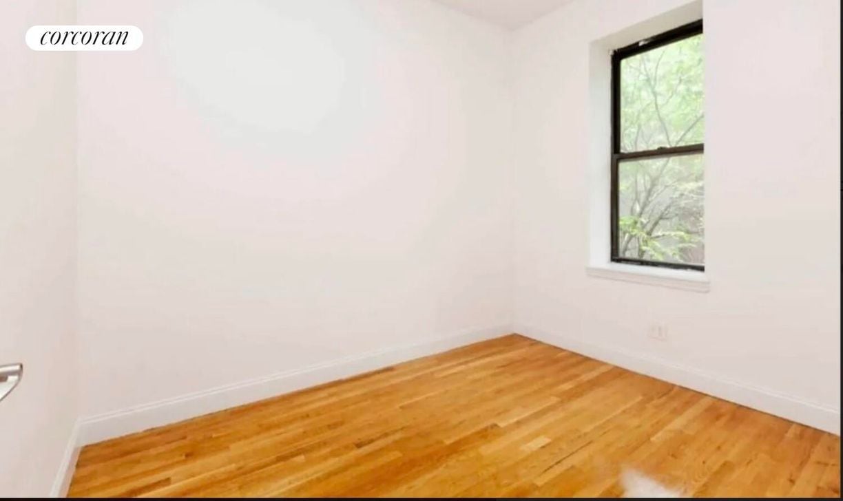 Building Photo - 230 E 27th St