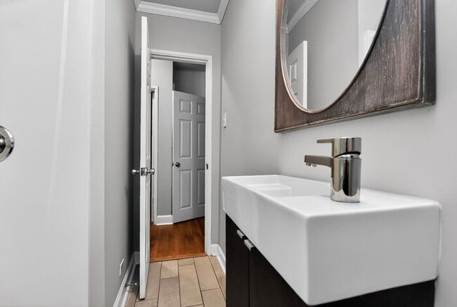 Building Photo - Charming 2BD/1BA Condo on Pecan Ave!